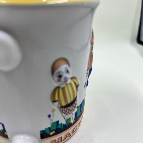 Macy’s Thanksgiving Day Parade 3-D embossed 2005 mug - Picture 8 of 12